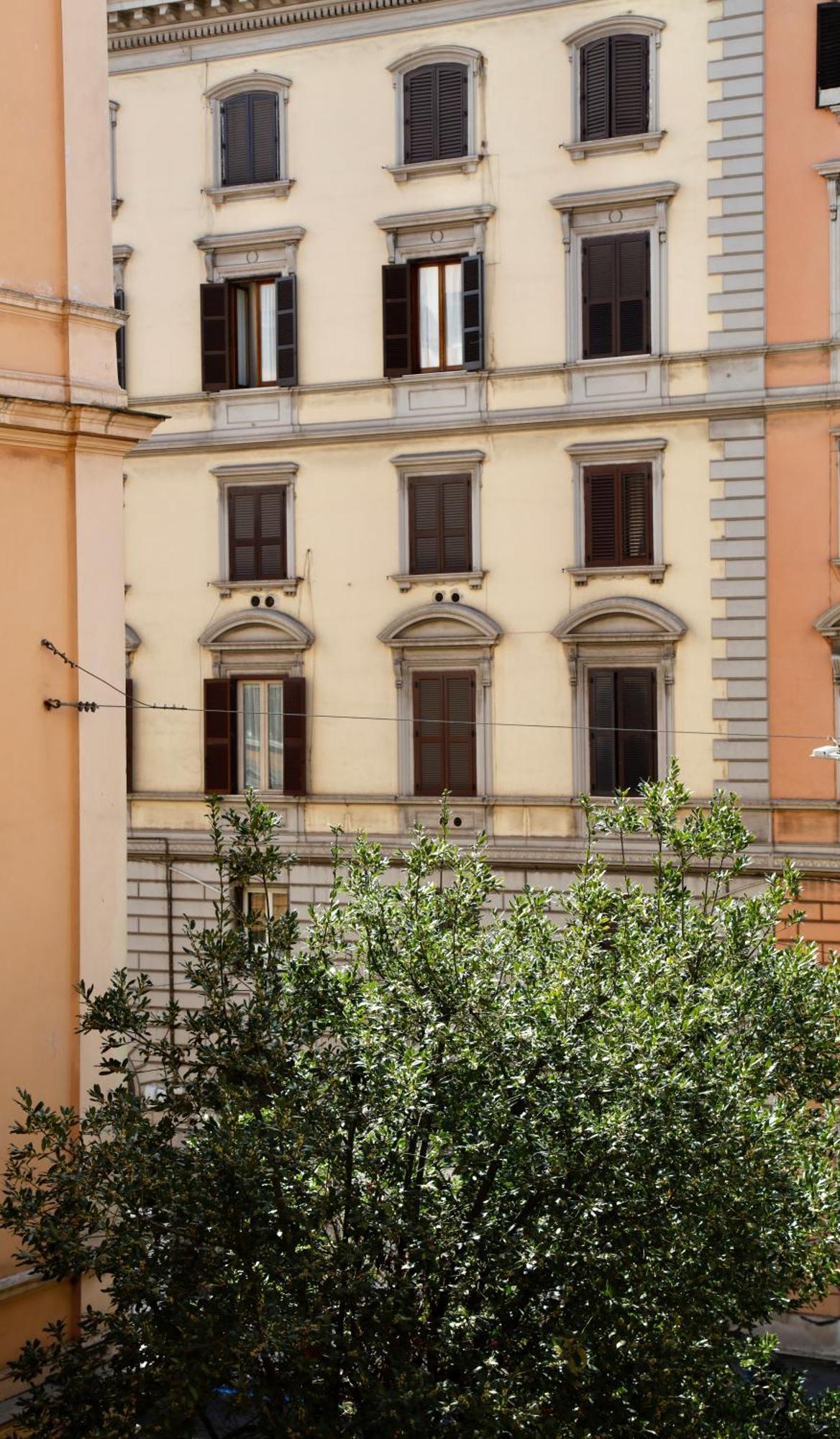 Domus Maxima - & * Roma